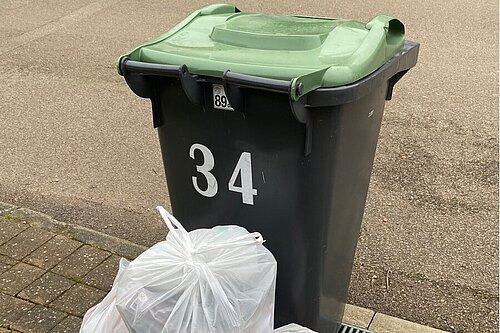 Bins not emptied due to failure of council to renew its licewnse